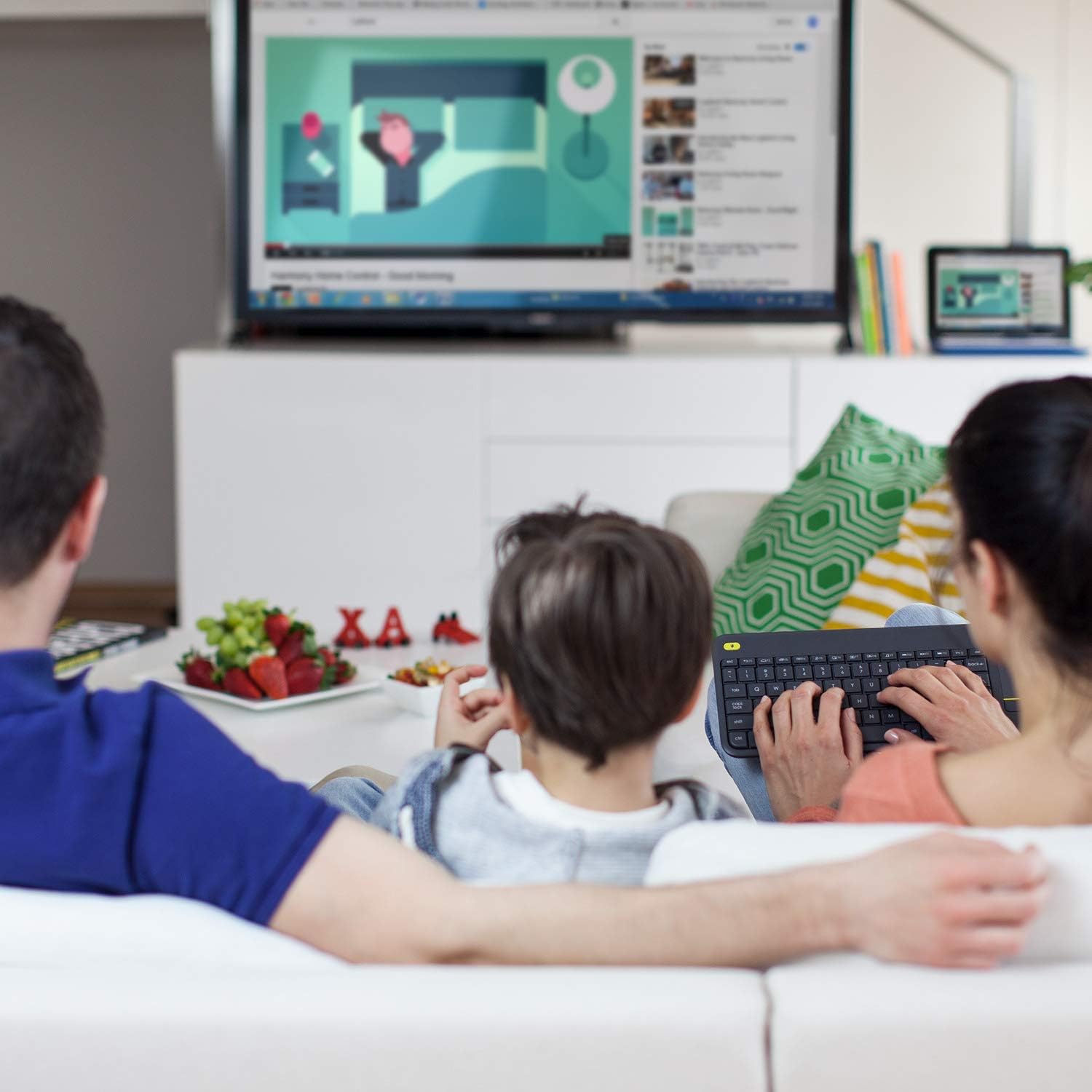 Logitech K400 Plus Wireless Touch TV Keyboard with Easy Media Control and Built-In Touchpad: Computers & Accessories