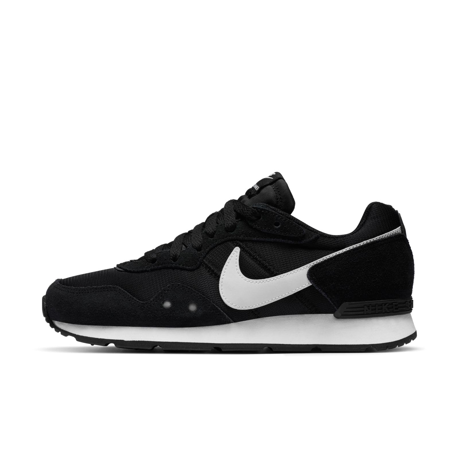 NIKE Women's Venture Runner Sneaker, Black White Black, 3.5 UK