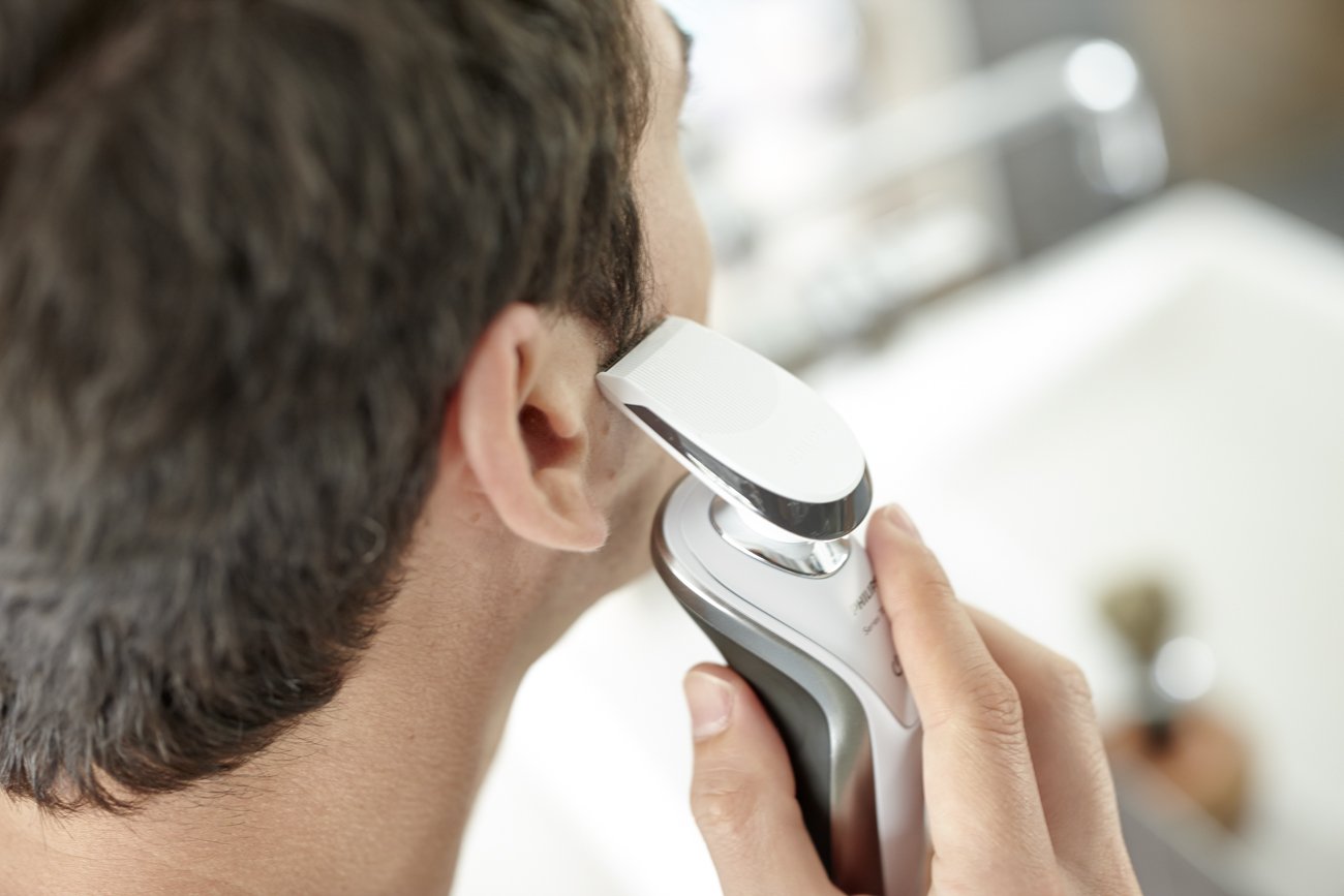 Philips Norelco Shaver 7300 for Sensitive Skin, S7370/84, Standard Packaging