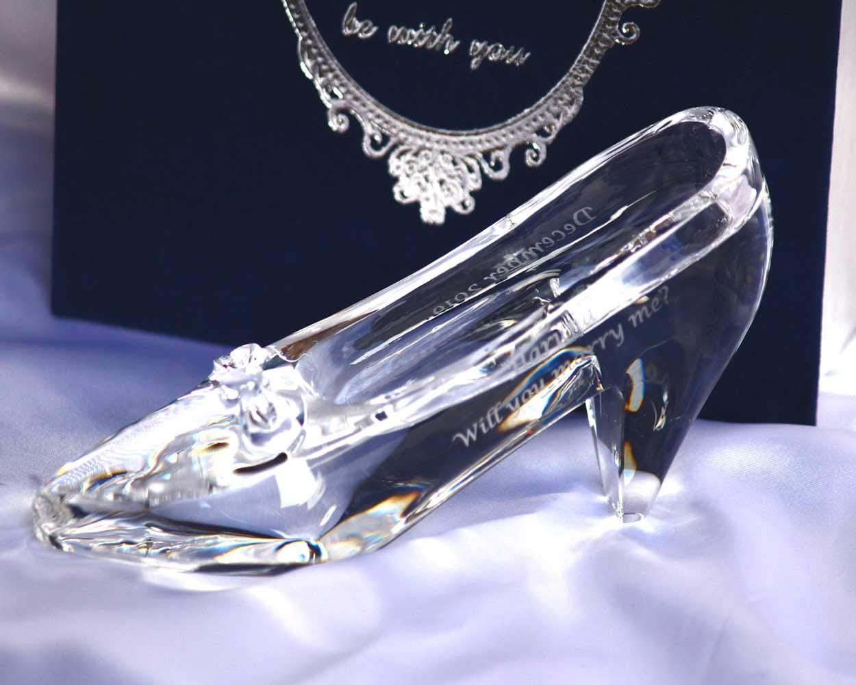 Amazon お名前入り クリスタル製ガラスの靴 Happyglassshoe 置物 オブジェ オンライン通販