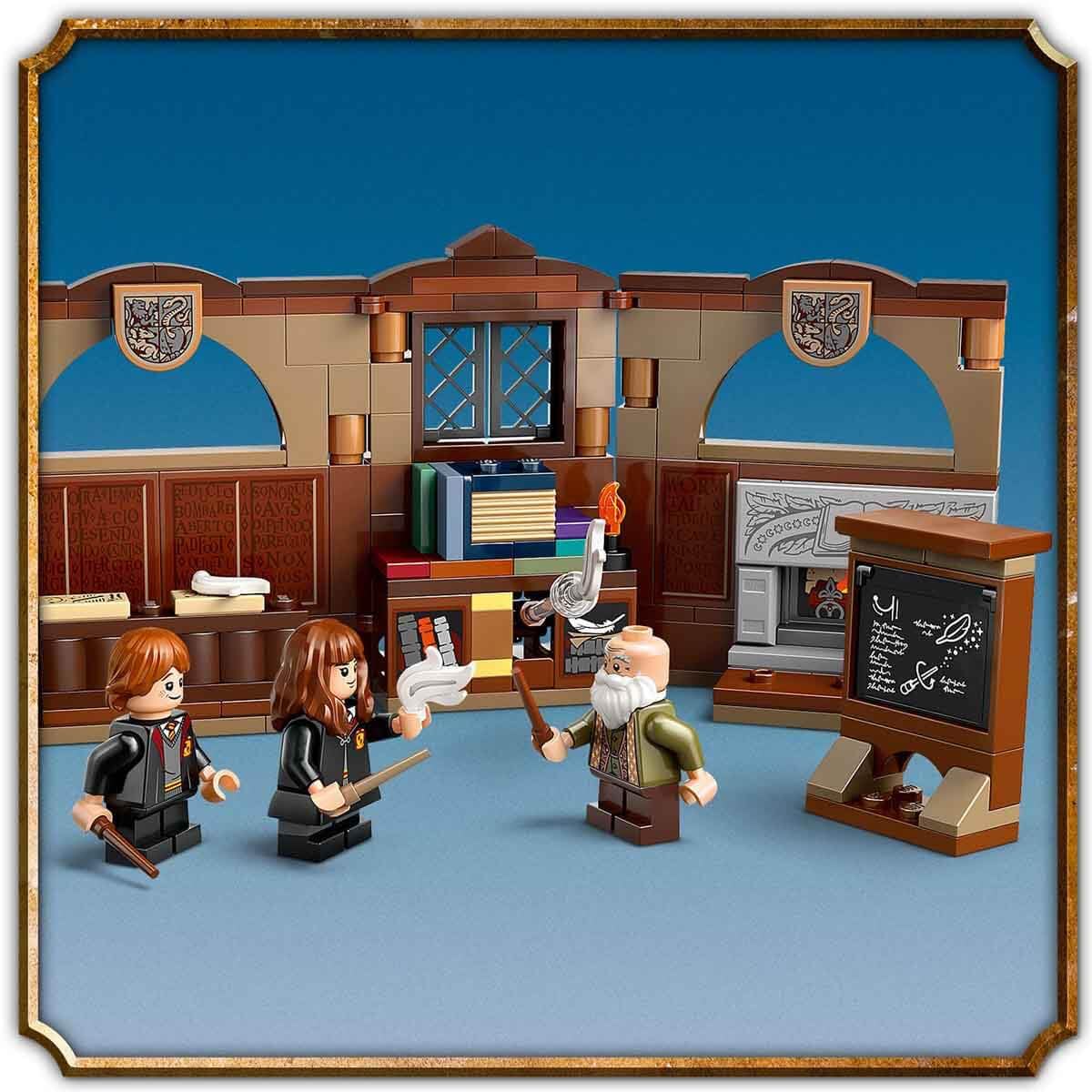 LEGO Harry Potter Schloss Hogwarts: Zauberkunstunterricht, Set mit 3 Minifiguren, inkl. Hermine Granger & Ron Weasley, Wingardium Leviosa Funktion, Spielzeug für Mädchen & Jungen ab 8 Jahren 76442 2