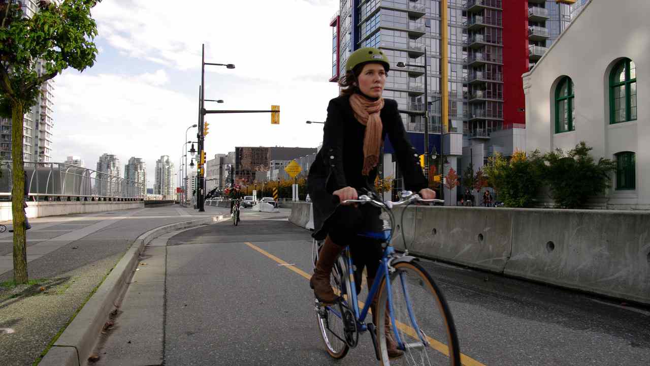 Фразовые глаголы в английском get around. Нью йорк легсингтон. Порше халифа дубай. Фуникулер сан франциско. Get by get on get around.