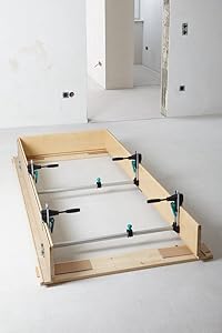 Türzarge optimal fixieren mithilfe des Sets