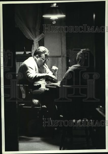 Amazon Com 1991 Press Photo Valatie Ny Village Justice Holds