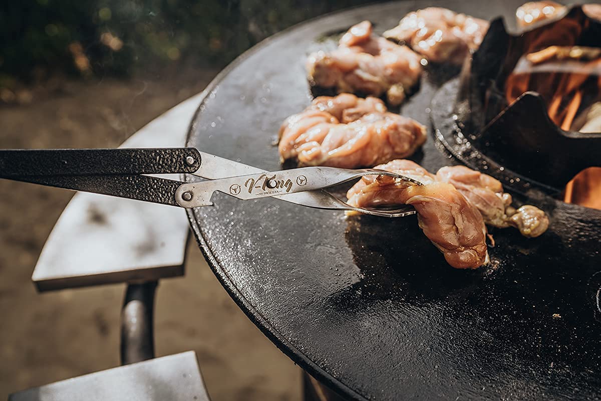 MOESTA-BBQ 10504 Grillzange V-Tong 43 cm lang - Servierzange mit Holzgriff - Multifunktionale Fleischzange mit Flaschenöffner 3