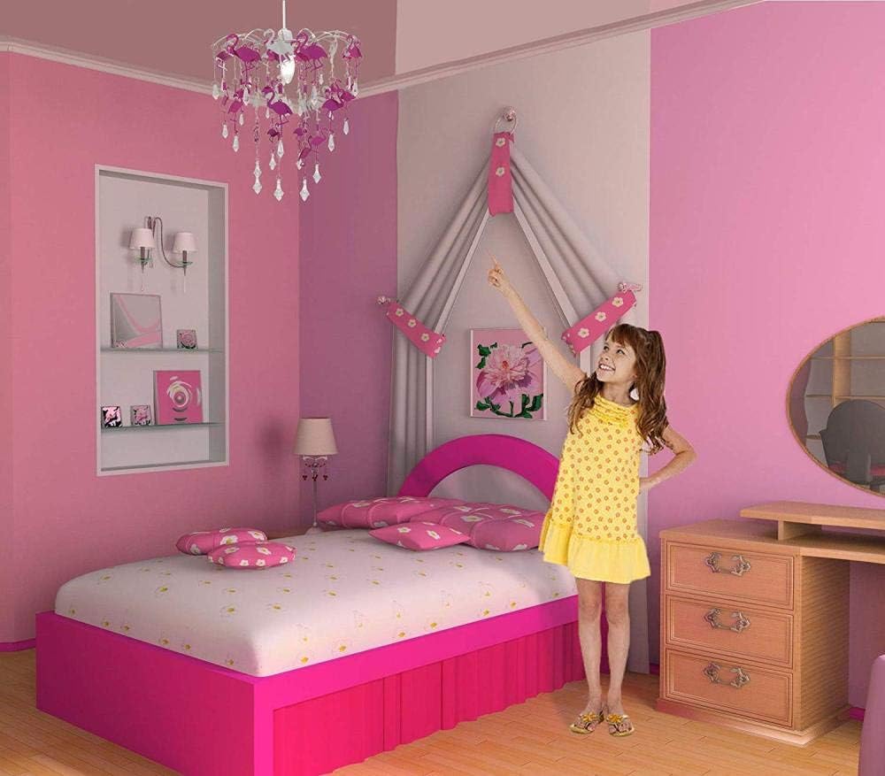 девочка с голубыми глазами и темными волосами. розовый стол для девочки. Matherland ado. Fille pour fille. детская модель анна павага.