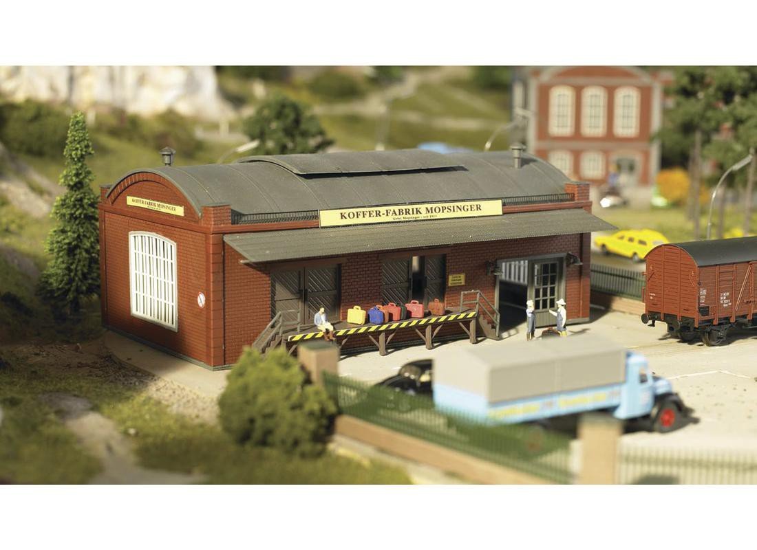 Piko Mopsinger 61833 Suitcase Factory