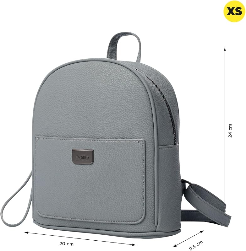 - Mochila Mujer Casual, Modelo Smooth, Capacidad 4 L, Compartimento Principal, Bolsillo Delantero, Bolsillo Interno Plano, Portallaves, Correas Ajustables, Color Monument Gris