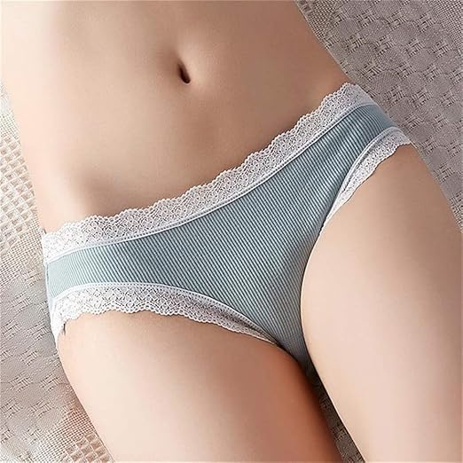 mujeres en ropa interior sencilla