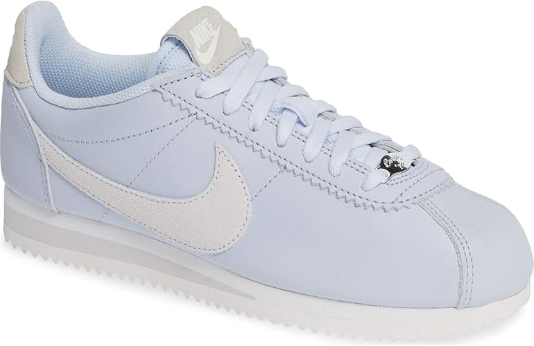 nike classic women