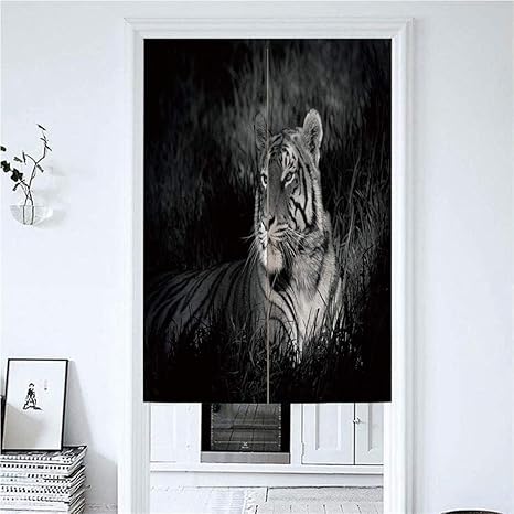 Amazon 暖簾分け イラスト 85x90cm 草アフリカサバンナモノクロ画像で横になっているベンガルトラ おしゃれ 室内インテリア 間仕切りカーテン 遮像 遮熱 断熱 カ 遮光のれん 150 のれん クリーニング のれん ガレージ のれん オンライン通販