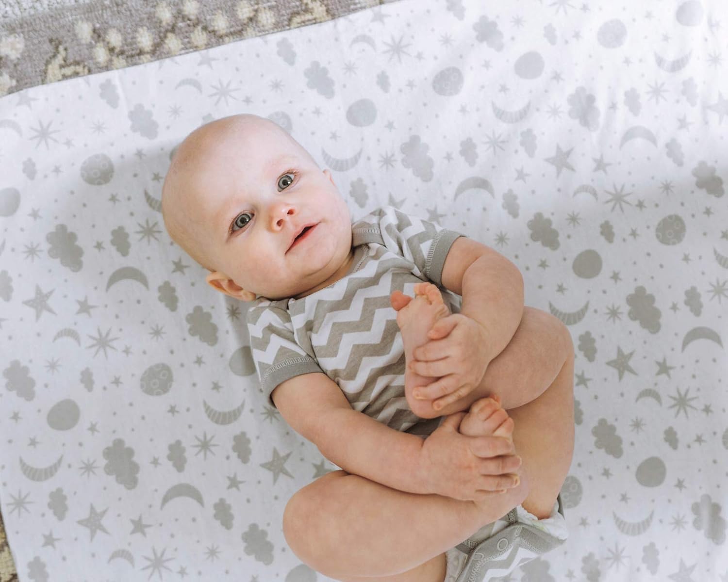Spasilk Baby 4 Pack 100% Cotton Flannel Receiving Blanket, Grey Giraffe, One Size: Clothing