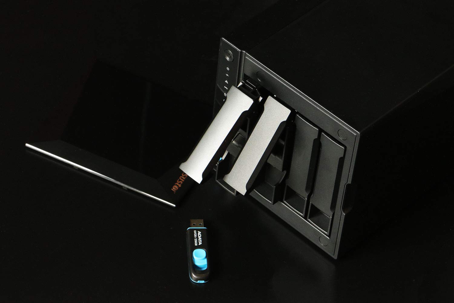 Asustor Drivestor 4 Pro AS3304T - 4 Bay NAS, 1.4GHz Quad Core, 2.5GbE Port, 2GB RAM DDR4, Network Attached Storage (Diskless)