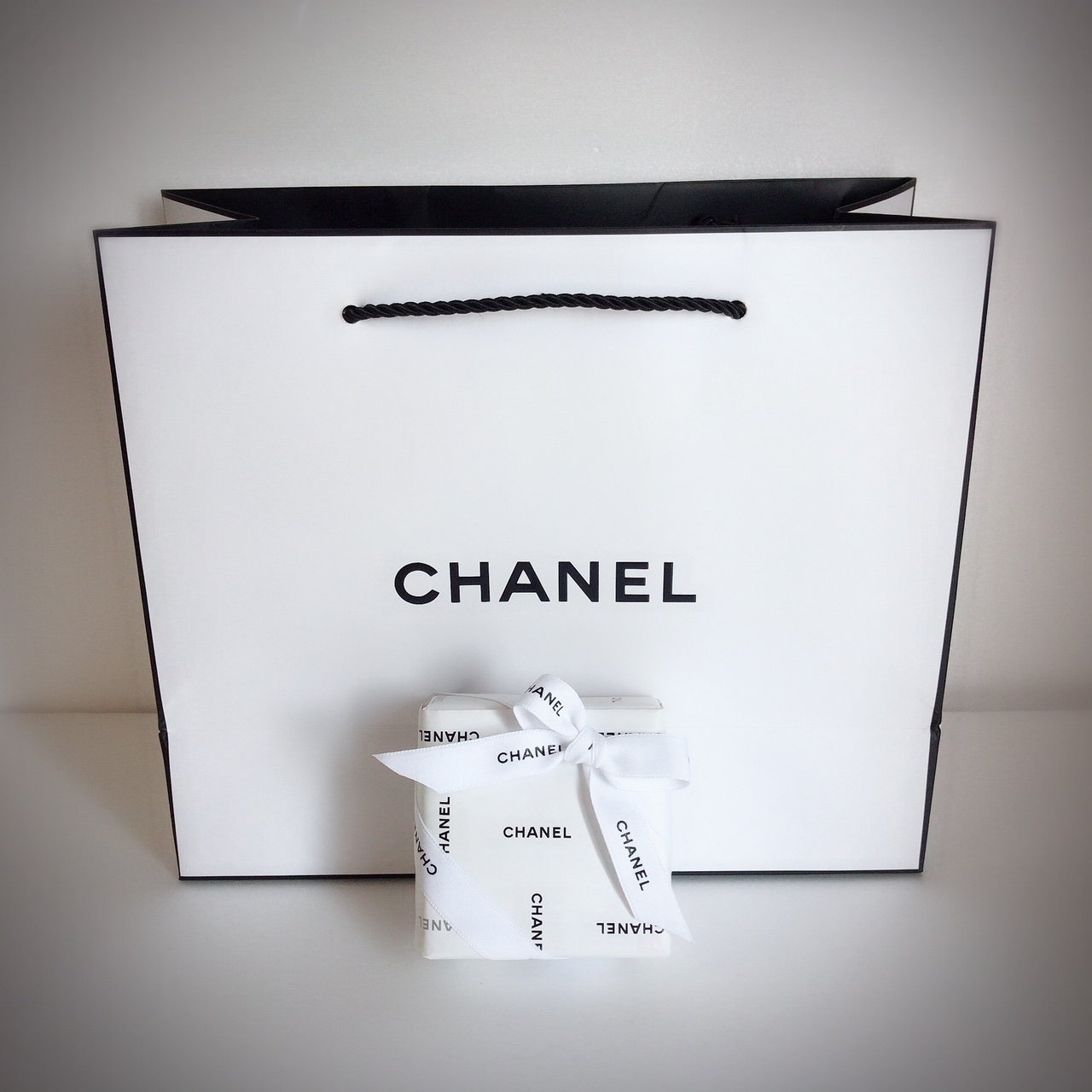 使い勝手の良い Main シャネル ラ クレーム マン ハンドクリーム 50ml ラッピング済み 母の日 アレンジメント セット メッセージカード付き 花 記念日 お誕生日 カーネーション ギフト プレゼント Creme La 贈り物 Chanel B07chzd62v フラワーアレンジメント