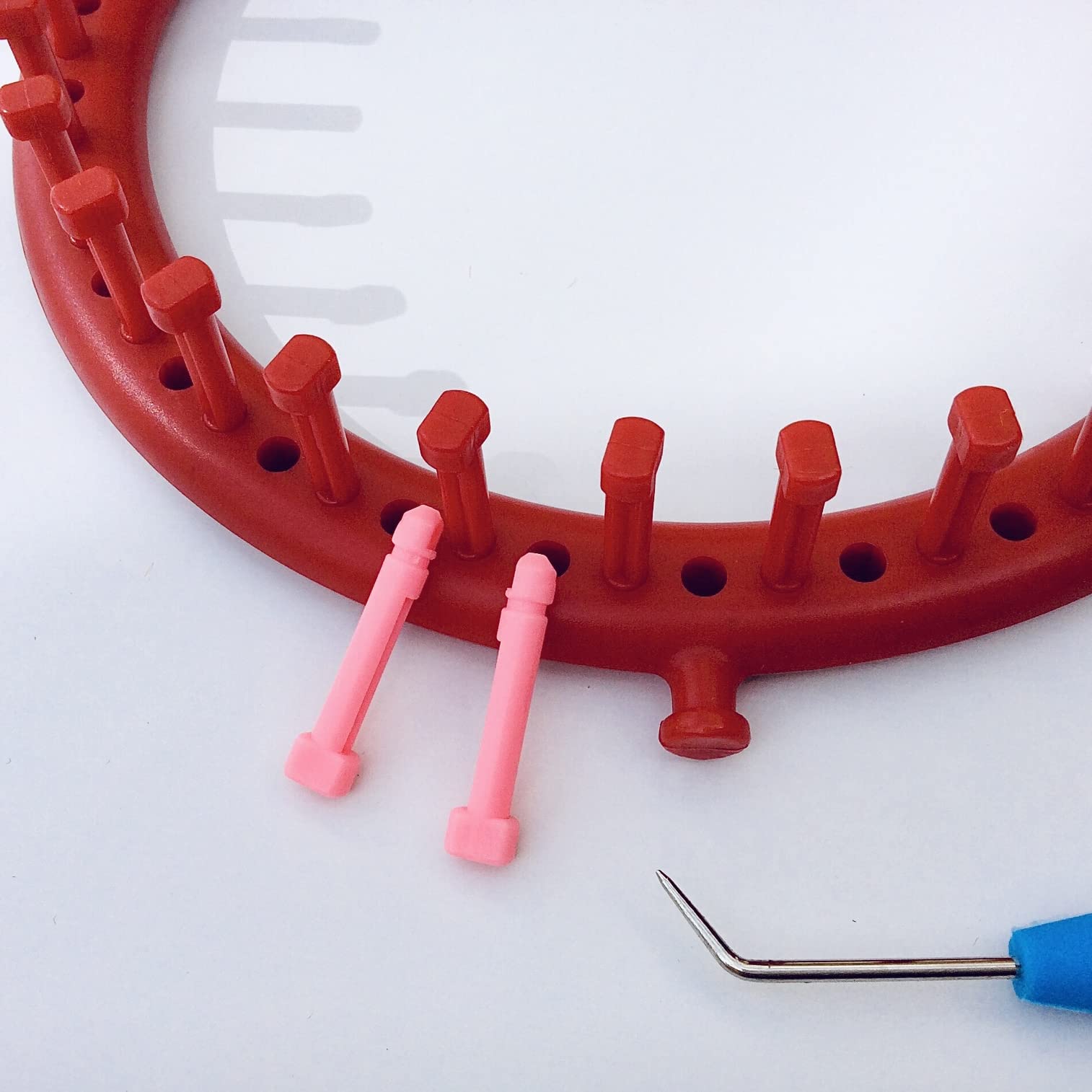 KnitUK Round Red Knitting Loom 31 pegs + 31 Pink Extra-pegs (18cm).