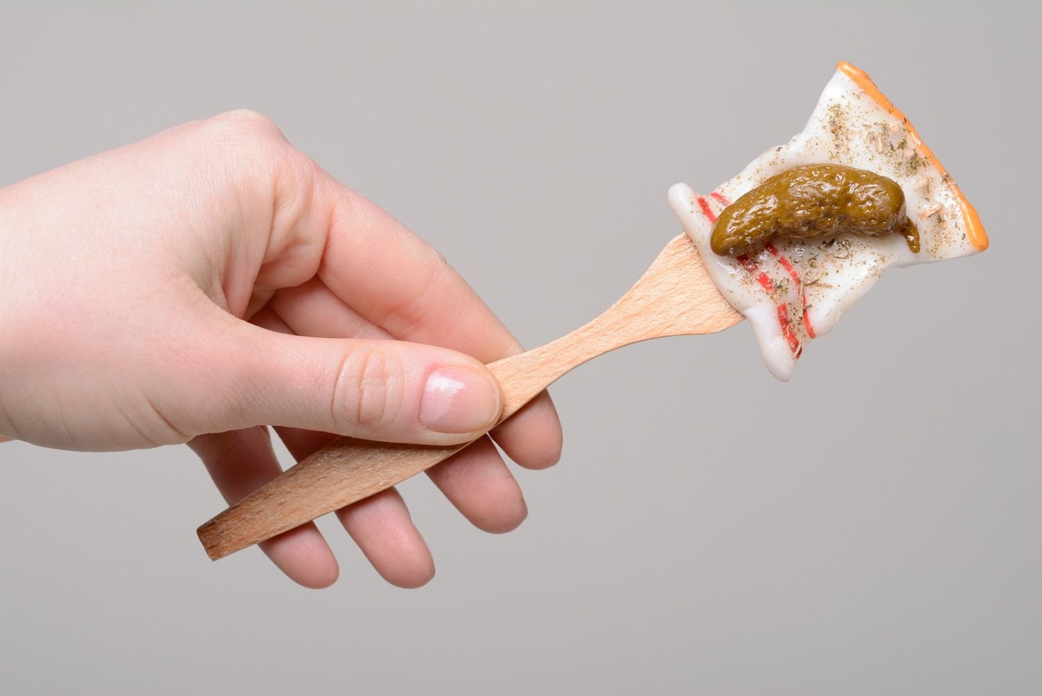 Iman de nevera artesanal con forma de tocino de arcilla polimerica ...