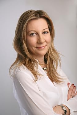 Resultado de imagen de eva garcía sáenz de urturi