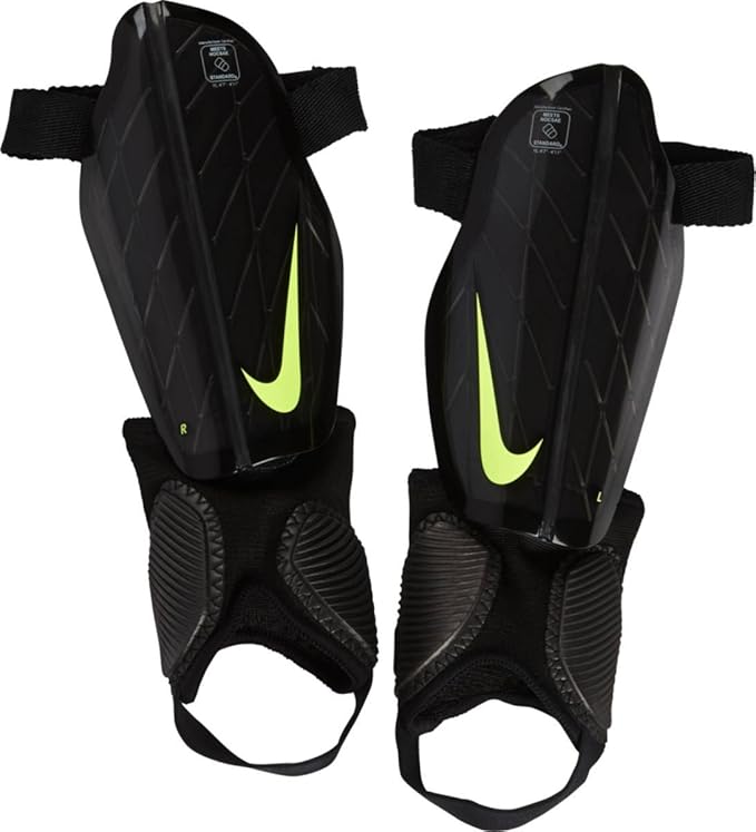 Nike Youth Protegga Unisex Children's shin guards. Amazon.co.uk