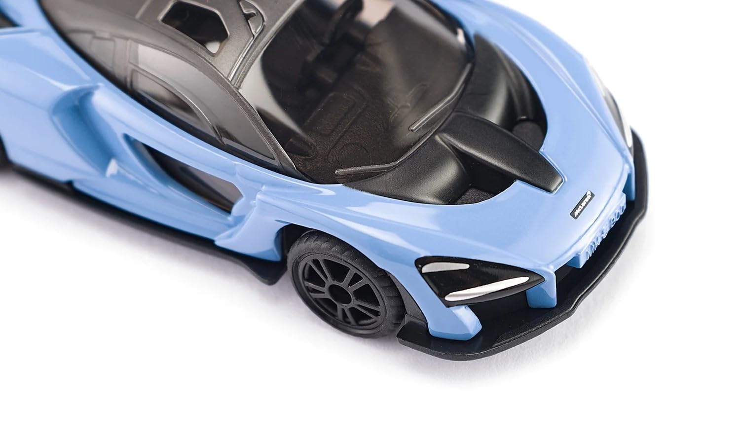 siku 1537, McLaren Senna Sportwagen, Metall/Kunststoff, Hellblau, Gummierte Reifen, Anhängerkupplung, Spielzeugauto für Kinder 3