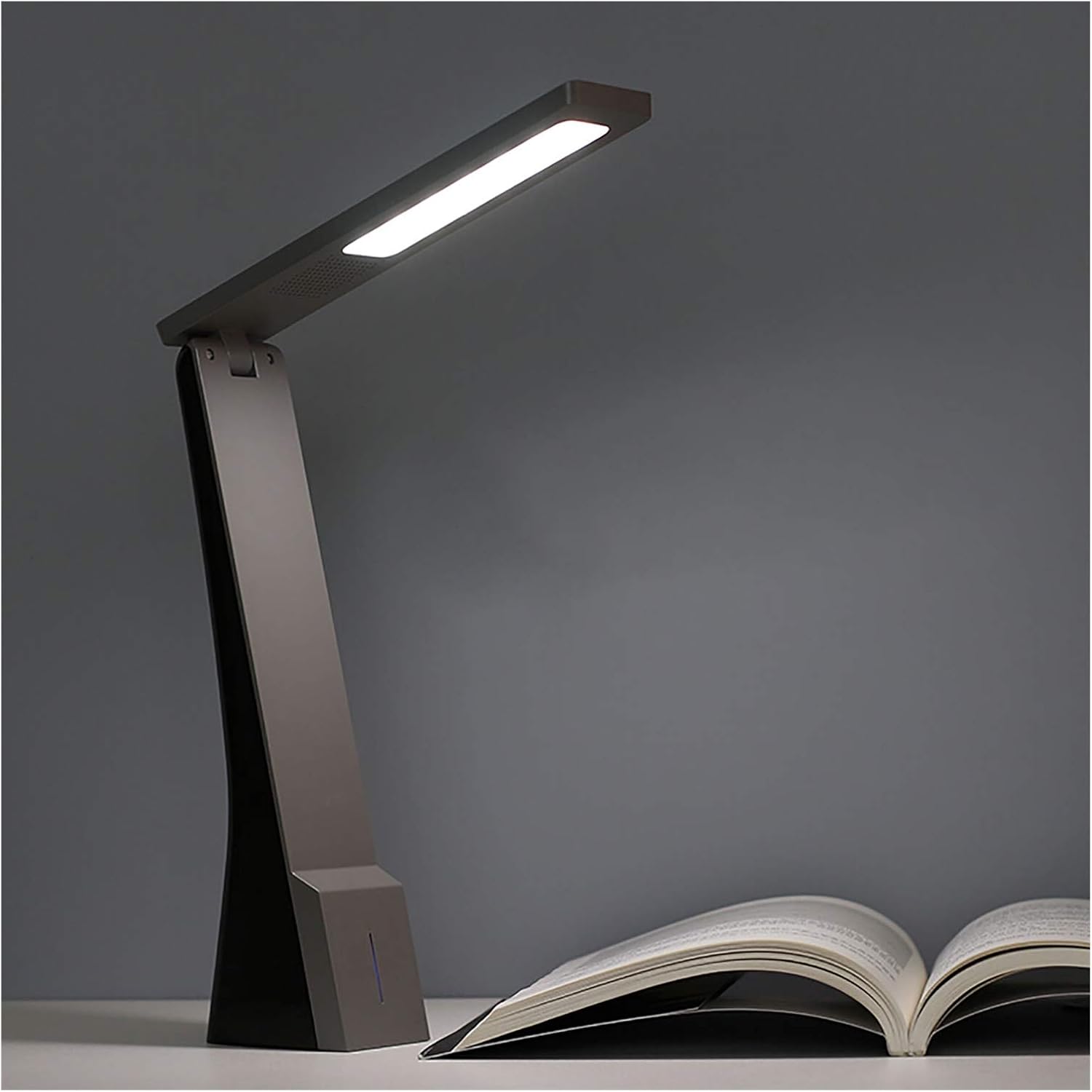 A Primary School Desk Lamp, Children's Student Learning Reading Lamp