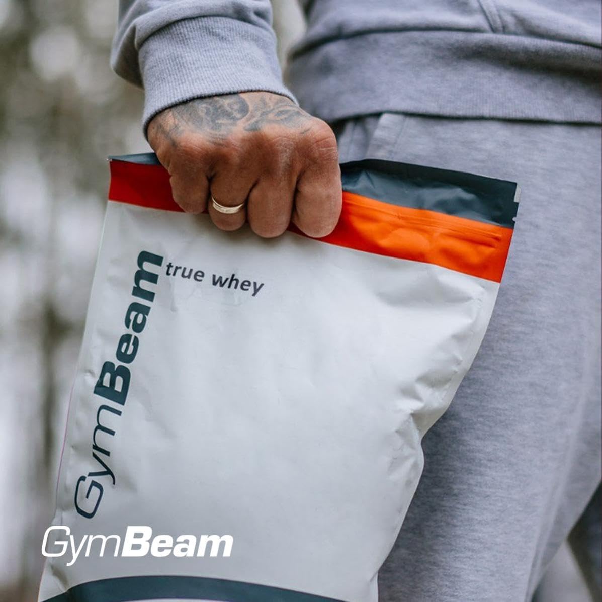 GymBeam True Whey Protein Pulver – Whey Konzentrat schonend filtriert, bis zu 23 g Eiweiß pro Portion, mit BCAA & EAA, für Muskelaufbau und Regeneration, Schokoladen Stevia, 2500 g (83 Portionen) 4
