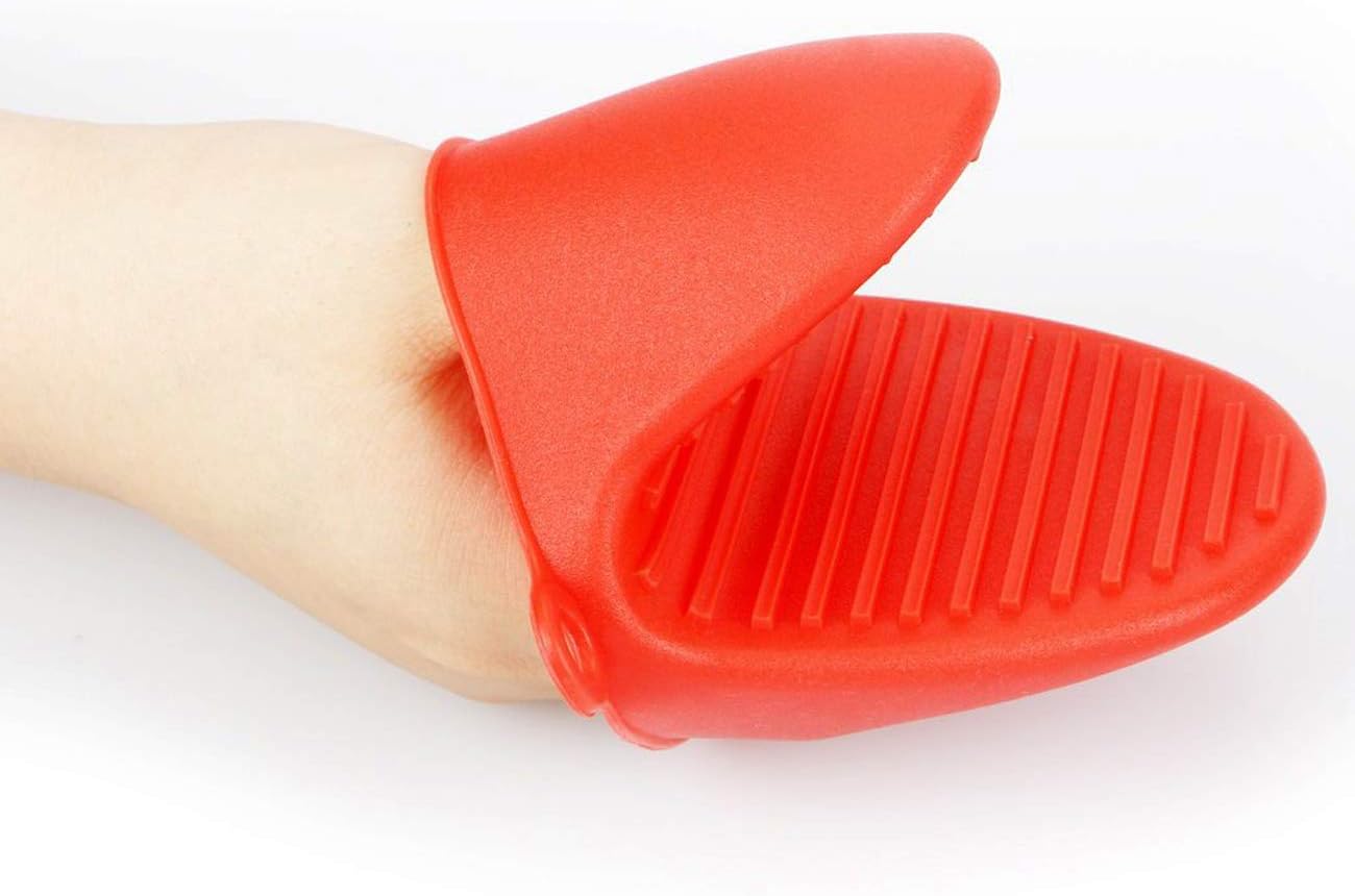 2 Pairs Mini Oven Gloves Silicone Heat Resistant Cooking Pinch Mitts Potholder for Kitchen Cooking & Baking (Red and Blue): Kitchen & Dining
