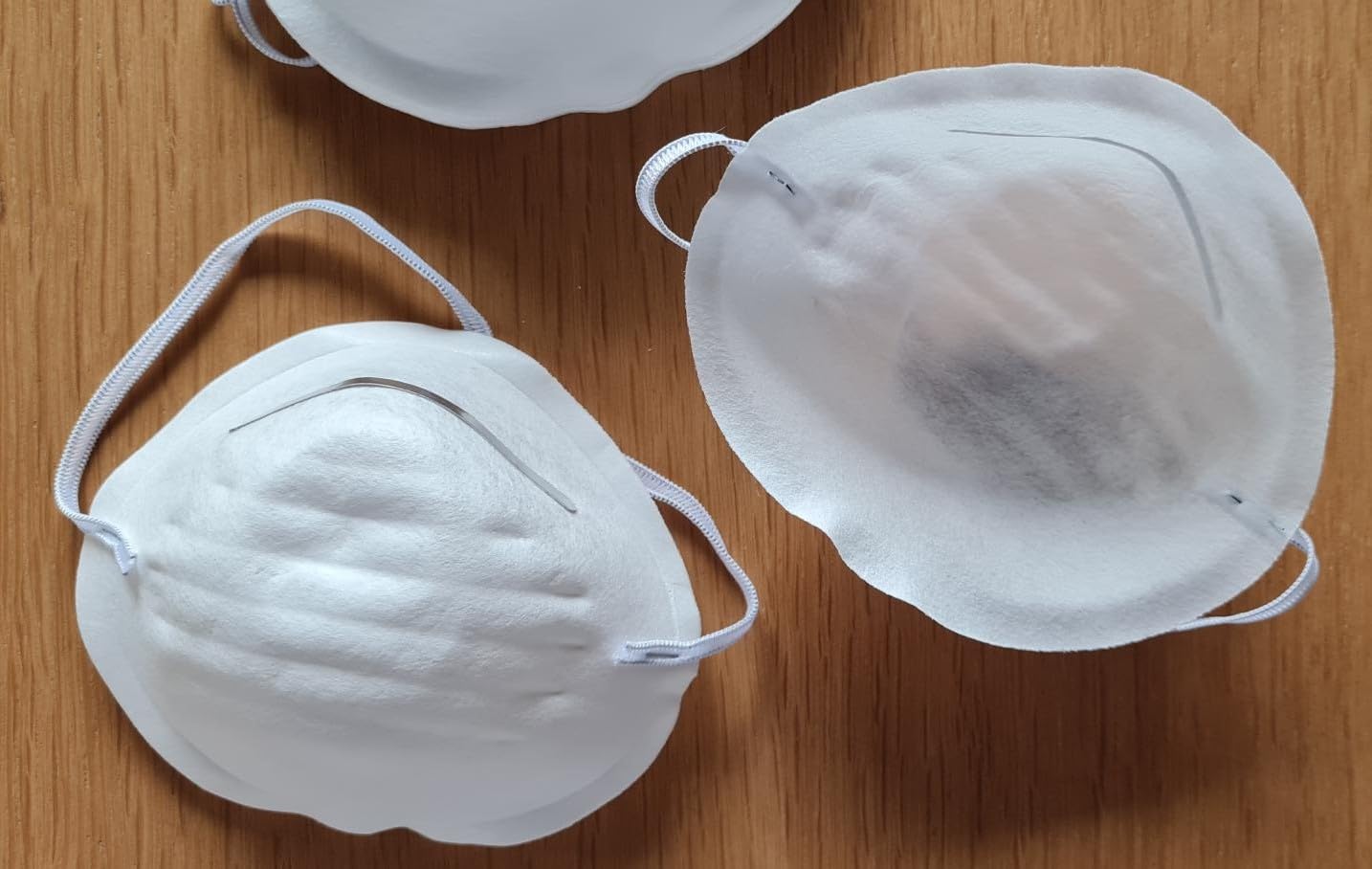 20 Approved Dust (Nuisance) Masks, disposable moulded face mask/respirator for use while Cleaning, carrying out DIY and more. Pack of 20 individual masks.