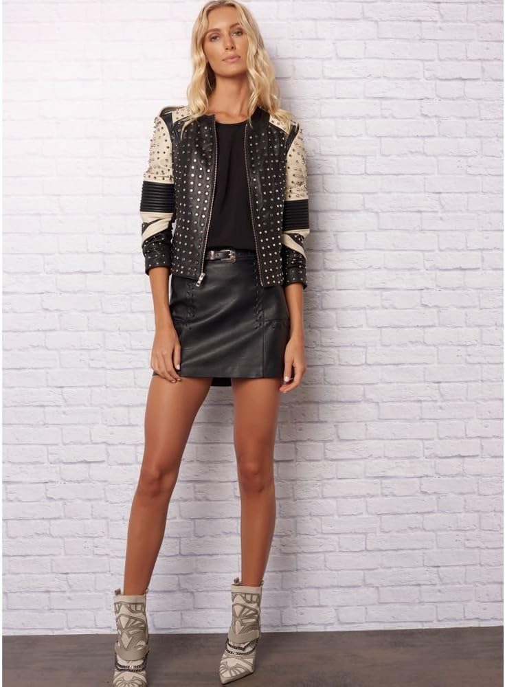 jaqueta de couro com spikes feminina