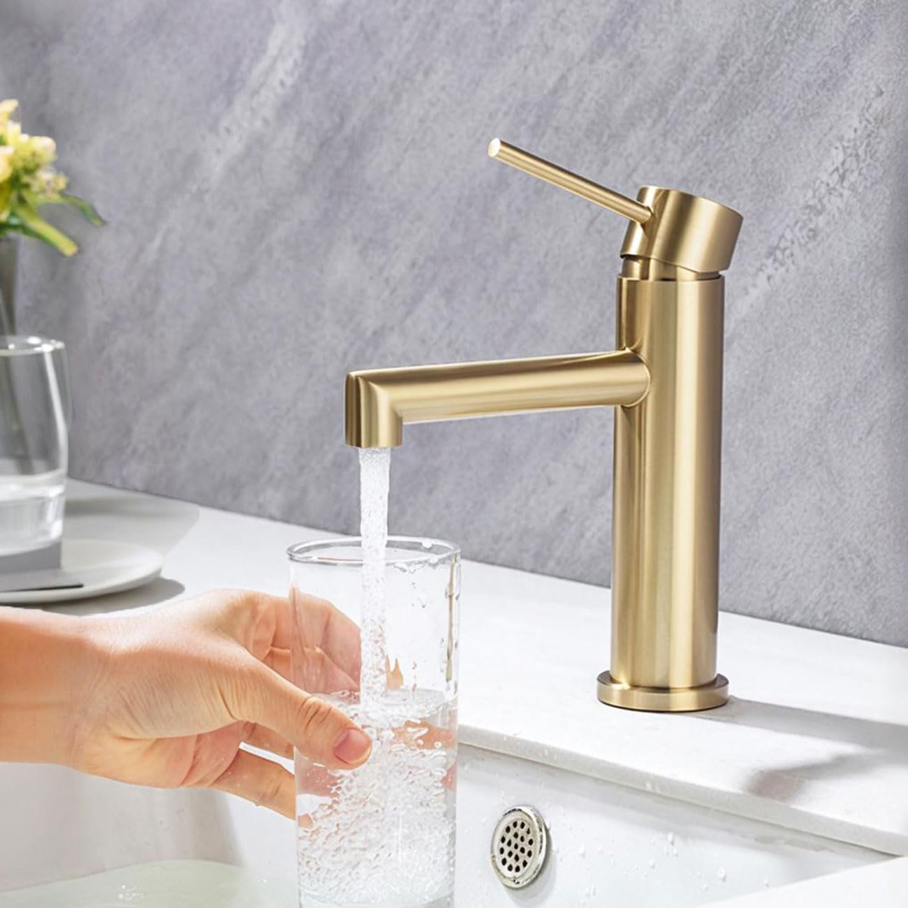 ONECE Gold Bathroom Sink Faucet, Modern Design Wash Basin Tap, Stainless Steel Sink Faucet, Wear-Resistant Sink Faucet, Replaceable Aerator, Gold Taps