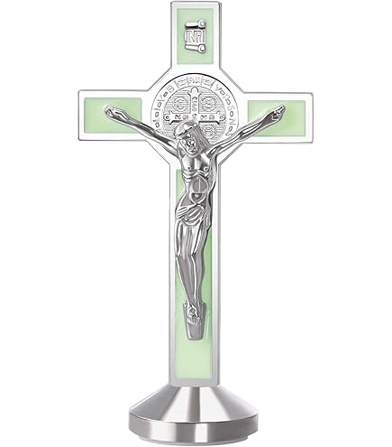 Premium Photo | Close-up Of Crucifix Hanging In Car - Foto 12