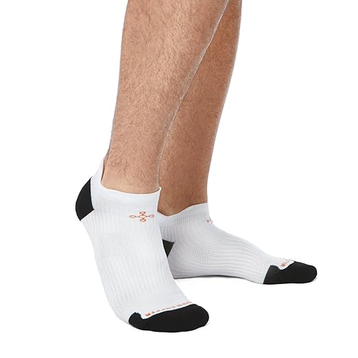 Tommie Copper Men's Athletic Light Weight Compression Ankle Socks, White/Black, Size 911.5