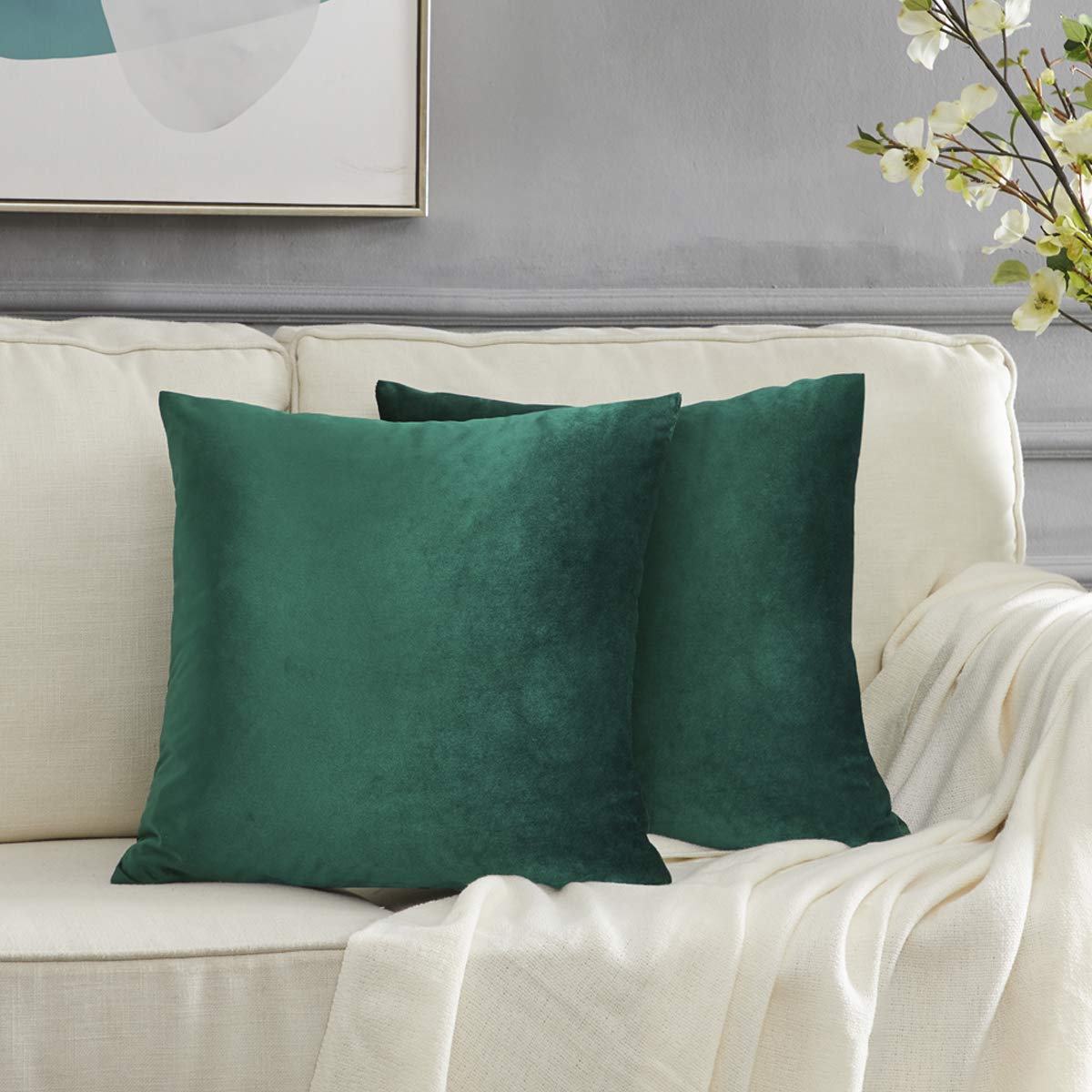 GIGIZAZA Green Cushion Covers 40cm x 40cm Velvet Decorative Square Throw Pillowcases for Sofa Living Room Bedroom 16x16 Inches 2 Pack
