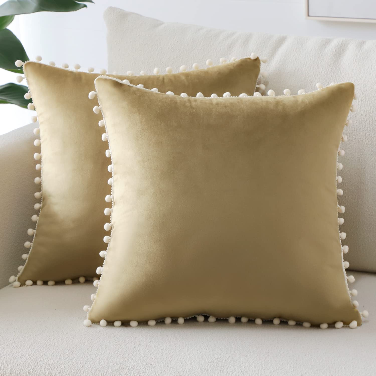 Sungeek Pack of 2 Decorative Cushion Covers Soft Velvet Pompoms Pillow Covers with Invisible Zipper Square Home Decor Throw Pillow Cases for Sofa Bedroom Living Room 45x45cm Light Brown