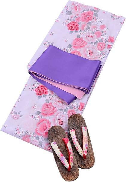 Amazon きもの都粋 お買得 ゆかた３点セット 薄紫地にピンクのバラと花柄 浴衣セット 綿 浴衣 ゆかた セット 帯 半幅帯 半巾帯 下駄 花柄 薔薇 バラ柄 紫 エレガント かわいい きれい系 おしゃれ 女性用 レディース 浴衣 通販