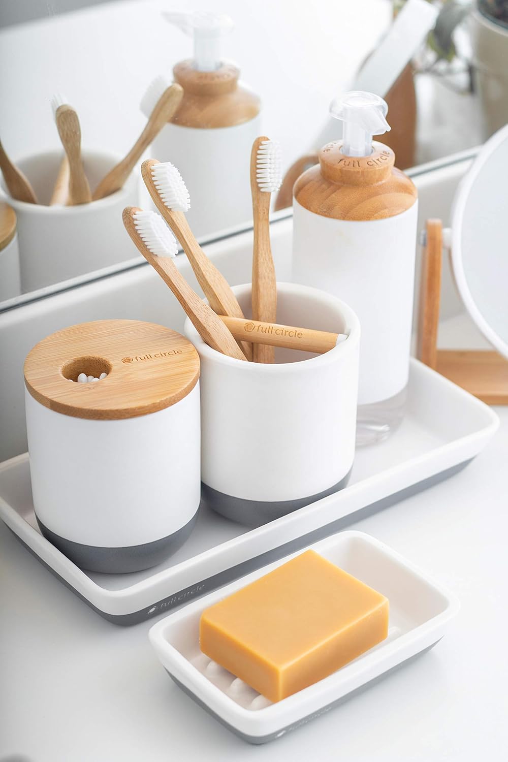 Full Circle Scrub Queen, Toilet Brush with Replaceable Head, White: Kitchen & Dining