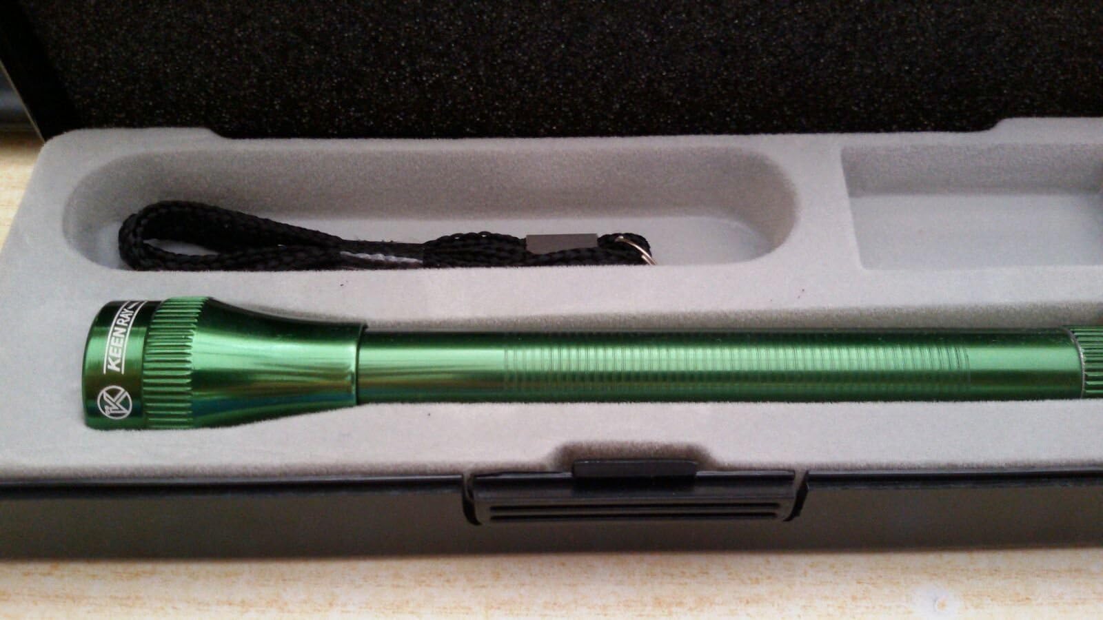 Portable Flashlight with Hook Keen Ray Keyring Green