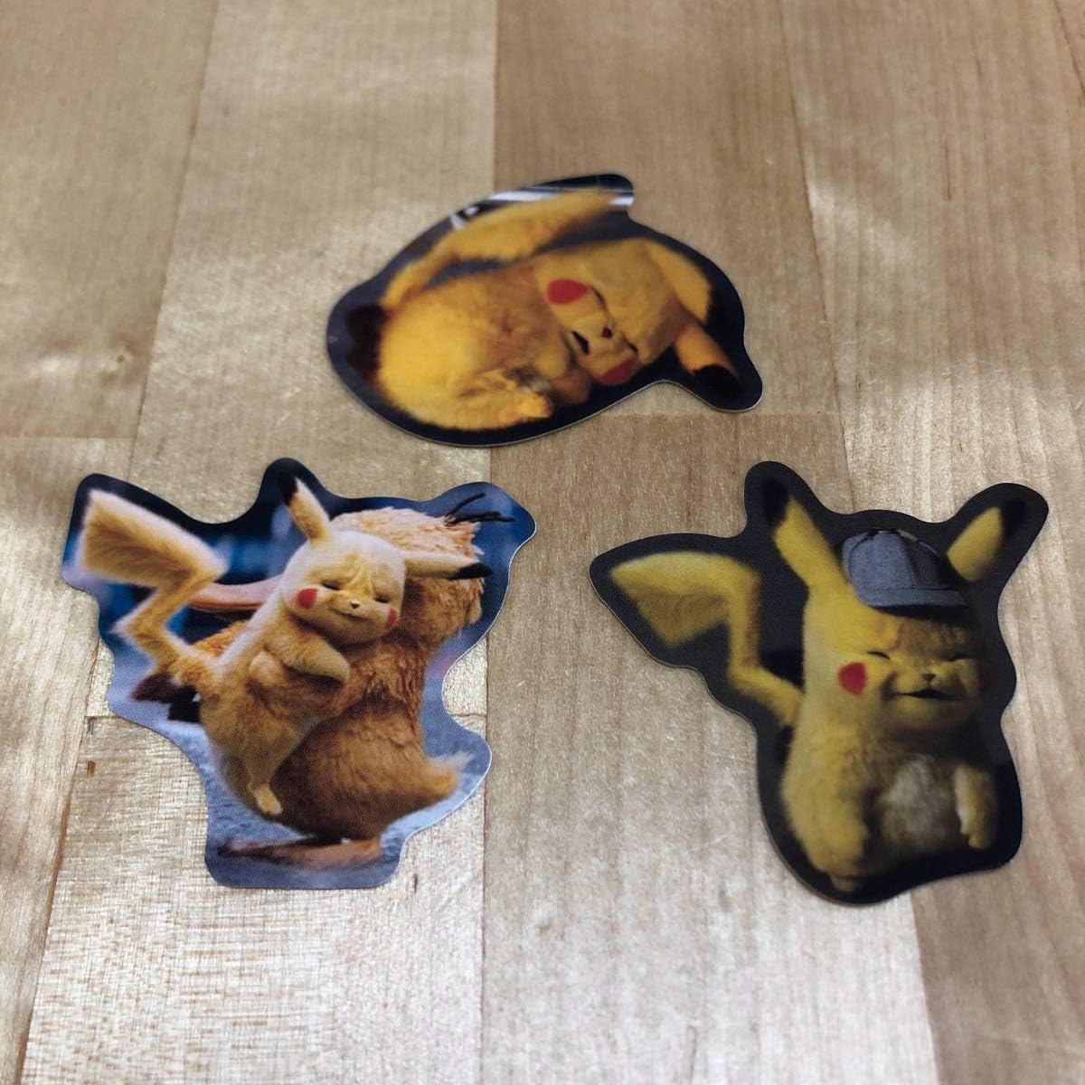 名探偵ピカチュウ しわしわピカチュウ シール 3枚ポケモン ポケットモンスター ステッカー アニメ 萌えグッズ 通販 Amazon