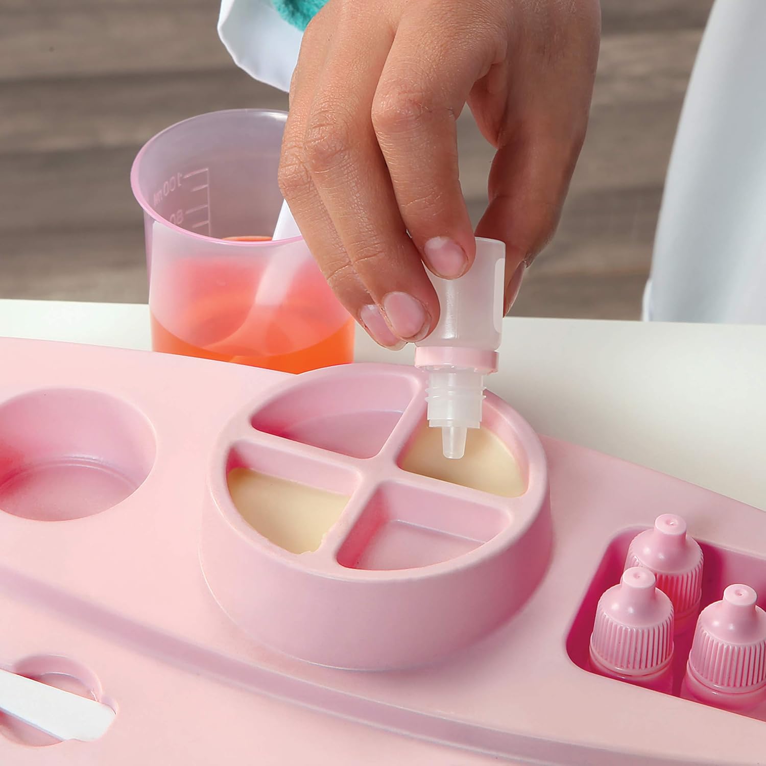 Buy Discovery Mindblown Diy Lip Balm Making Kit For Kids Create And Customize Scented Shimmer And Colored Lip Balms Lip Gloss Palette With Portable Compact And Applicator Lip Brush Online At Low