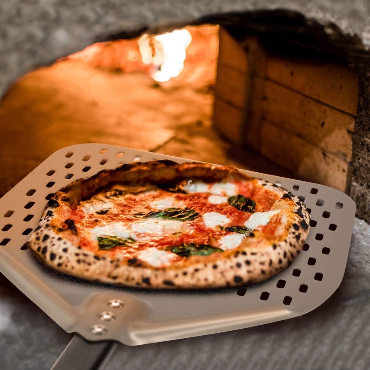 G.a HOMEFAVOR Perforierter Pizzaschieber, Pizzaschaufel aus Hart Eloxiertes Aluminium Rechteckige Professionelles Pizzaschaufel mit verlängertem Silikongriff, 30,5 x 35,6 cm, 66 cm insgesamt 7