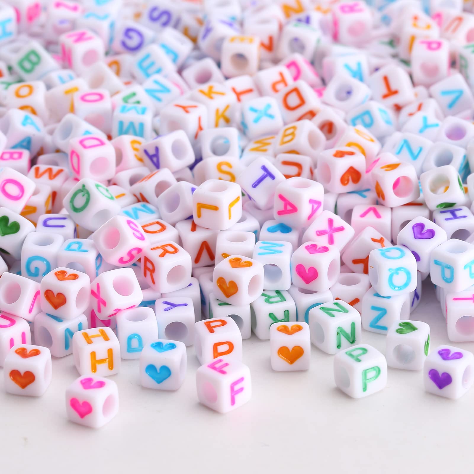 HERZWILD 1000pcs Letter Beads and Heart Beads Acrylic Alphabet Letter Cube Bead Square Loose A-Z Bead for Beading Making Art Craft Weaving DIY Bracelets (Color-White) — image 1