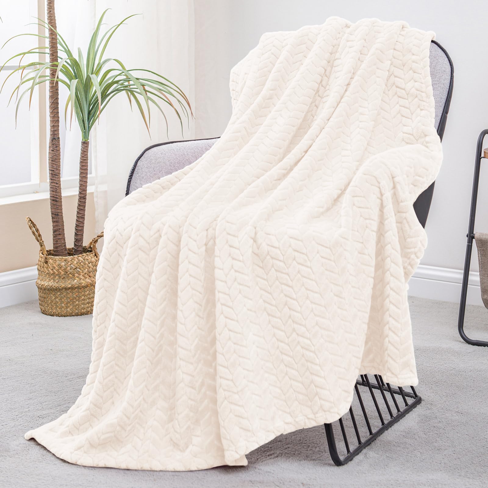 Exclusivo Mezcla Fleece Throw Blanket for Sofa and Bed, 127x178 CM Soft Cozy Jacquard Flannel Blankets, Lightweight Fuzzy Plush Warm Throws for All Seasons, Ivory