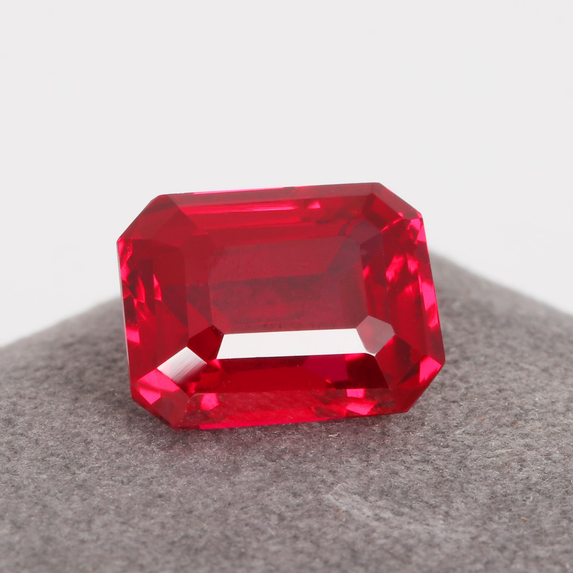 REAL-GEMS - Genuine! Emerald Cut Red Ruby 16. Carat Loose Gem Stone For Pendant Making