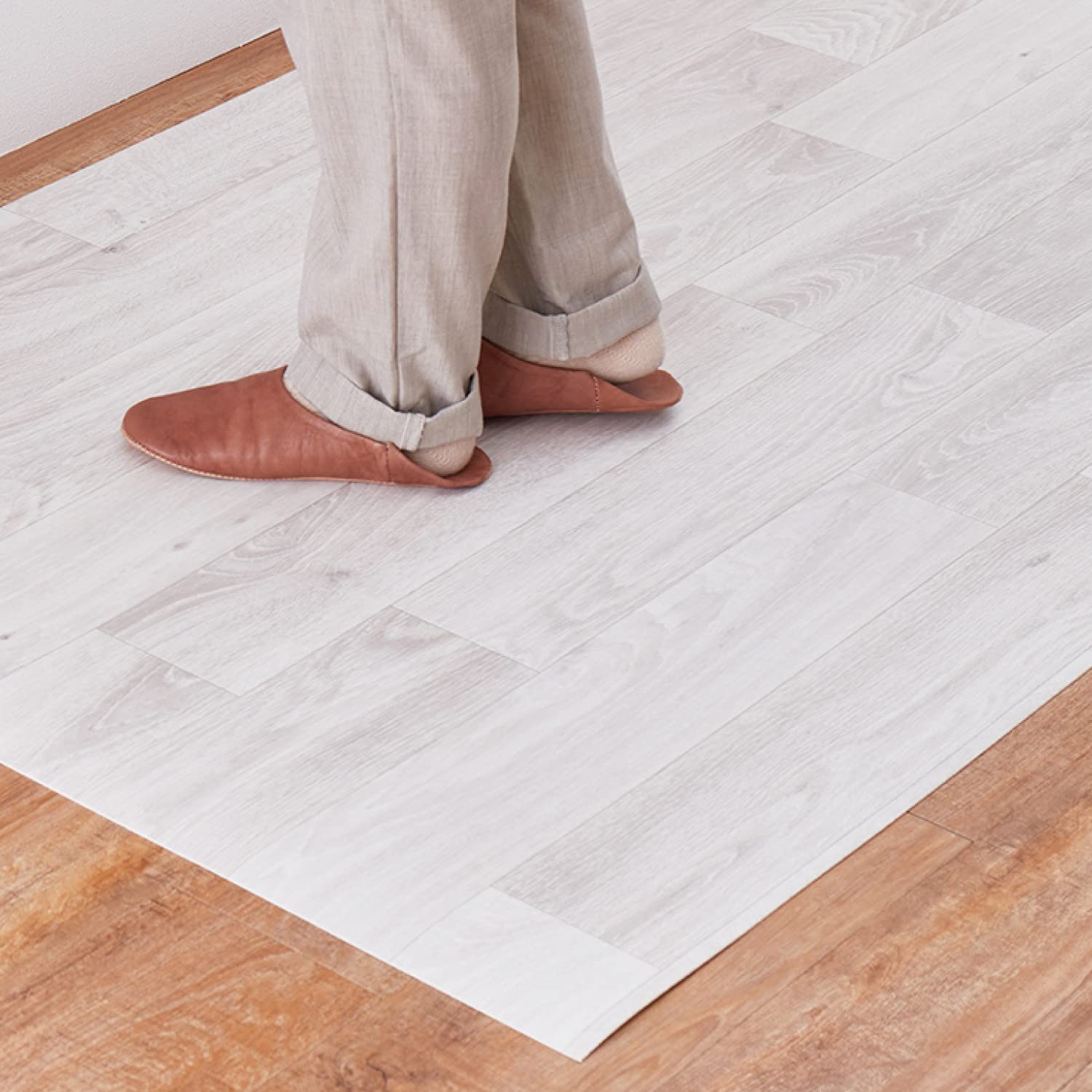 萩原 クッションフロア (約90×100cm,木目シャビーホワイト) 水拭きできる 抗菌 防カビ 抗ウイルス 防炎 滑り止めシール付き カットOK 日本製商品画像