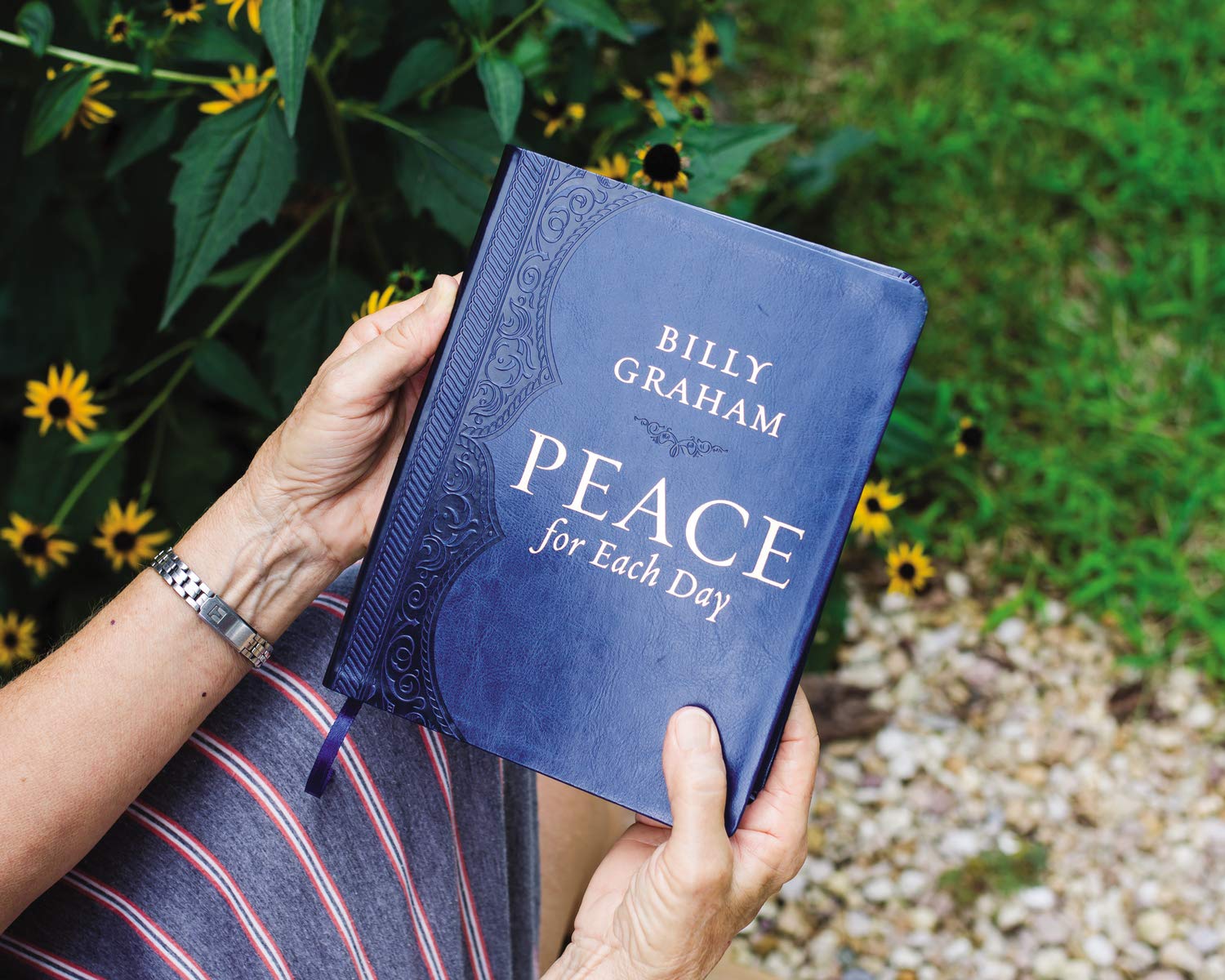 Peace for Each Day, Large Text Leathersoft: Devotions to Comfort Your Soul and Calm Your Mind (A 365-Day Devotional) Peace for Each Day, Large Text Leathersoft: Devotions to Comfort Your Soul and Calm Your Mind (A 365-Day Devotional) Peace for Each Day, Large Text Leathersoft: Devotions to Comfort Your Soul and Calm Your Mind (A 365-Day Devotional) Leather Bound Audible Audiobook Kindle