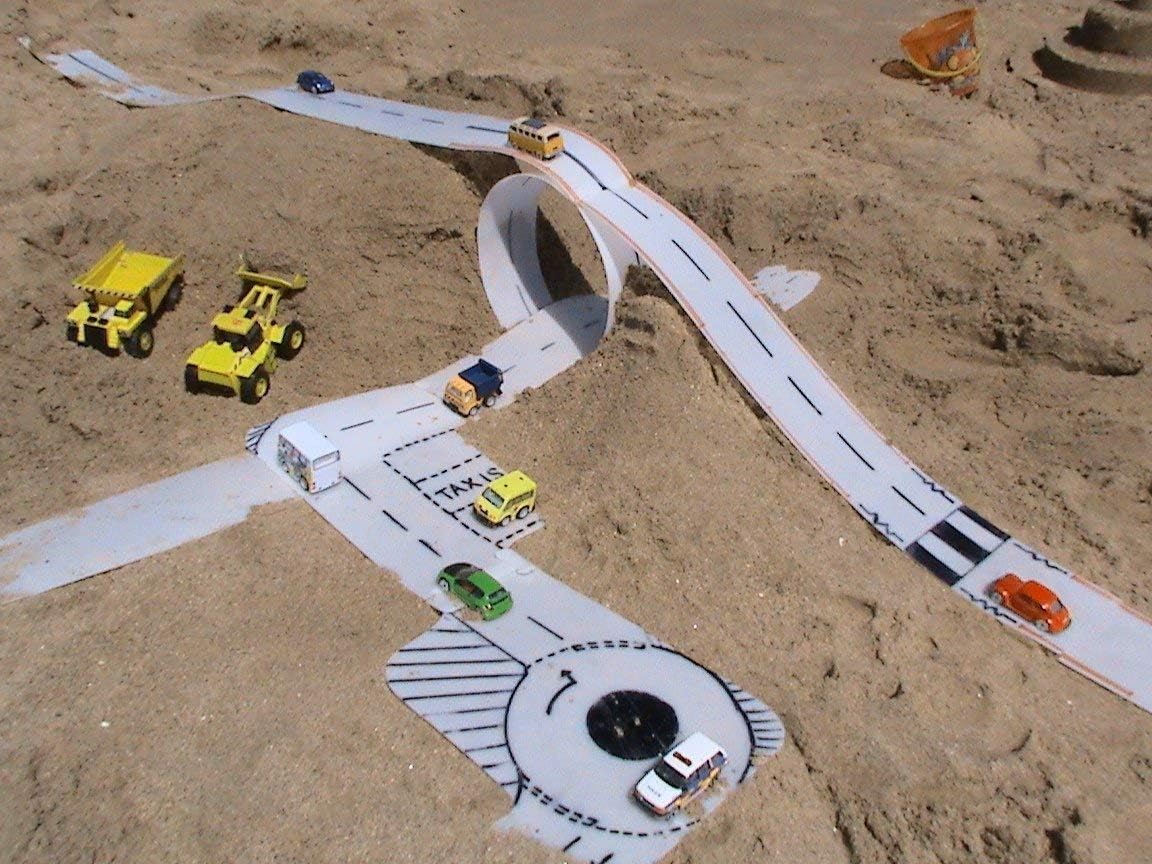 Rolla moulds set of thin, clip together play strips (graphics not included) for beach or garden