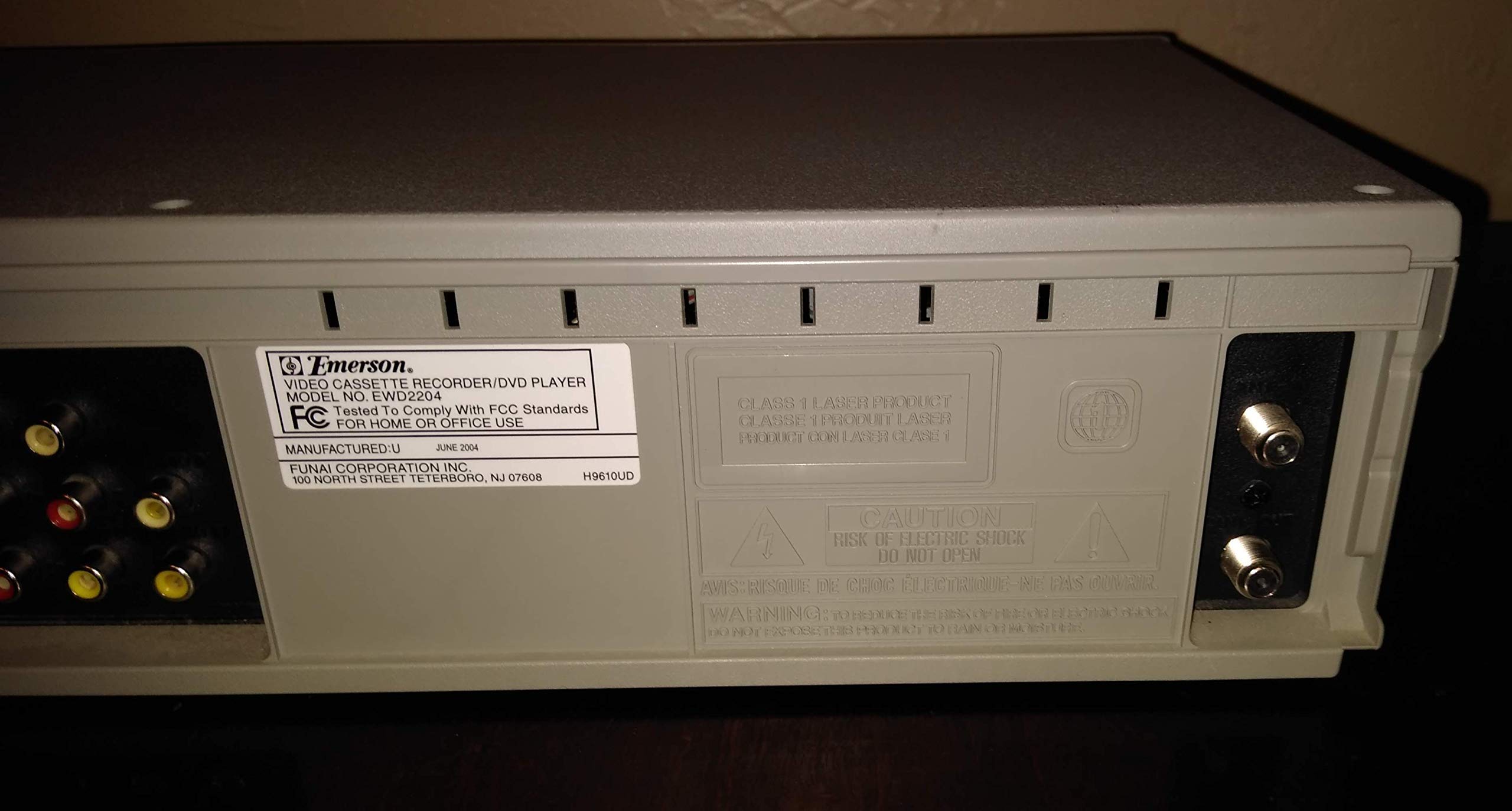 Emerson EWD2204 DVD/VCR Combo DVD Video Cassette