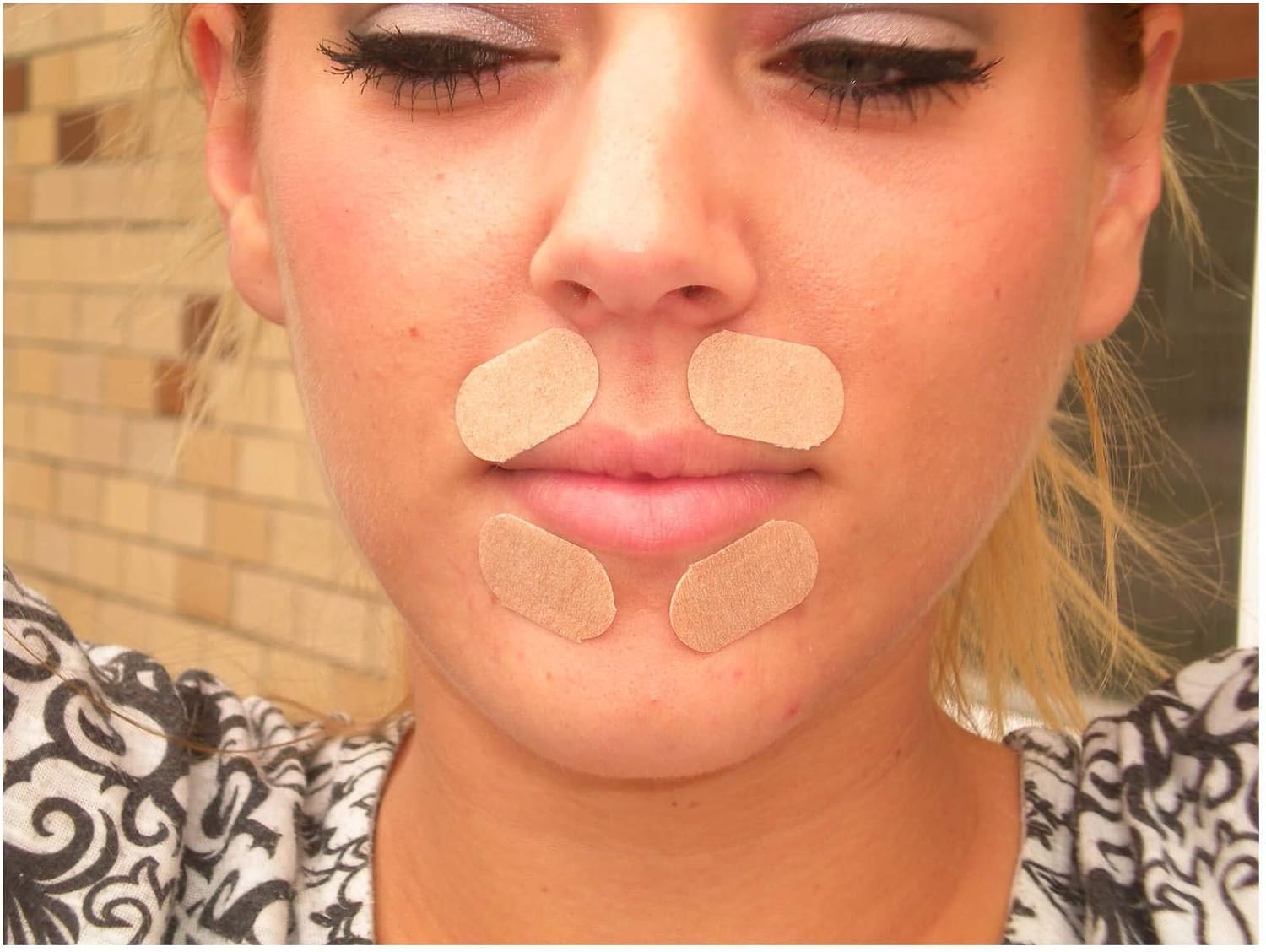 Frownies Gentle Lifts 60 reusable self-adhesive patches. Wrinkle treatment to reduce lip lines, Anti Ageing - Image 3