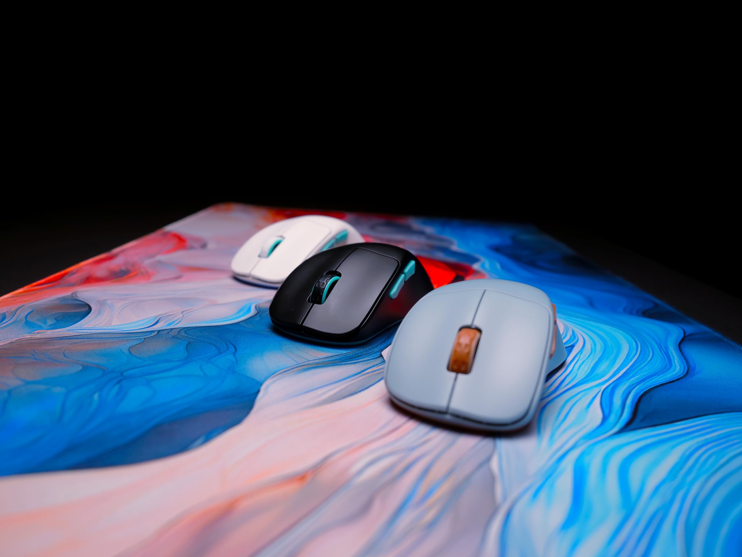 CHERRY XTRFY M64 Wireless, Ultraleichte Kabellose Gaming-Maus, 2,4 GHz Funk, Optimiert für esports, Ergonomische Form mit Besonders Niedriger Front, Weiß 7