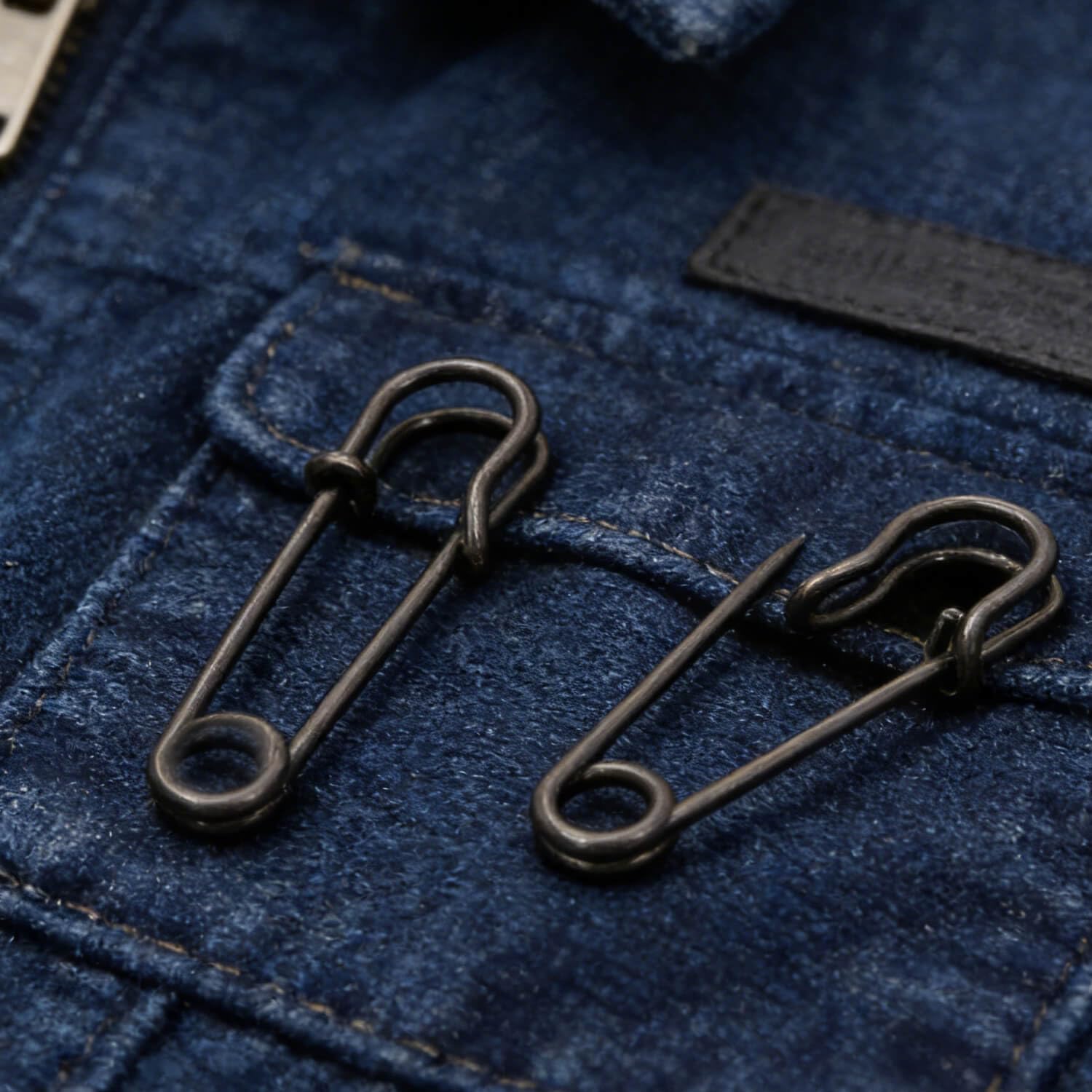 Amanaote Gun Black Safety Pins 30mm X 10 mm Size Jewelry for Kilts Blankets Skirts Crafts Pack of 30