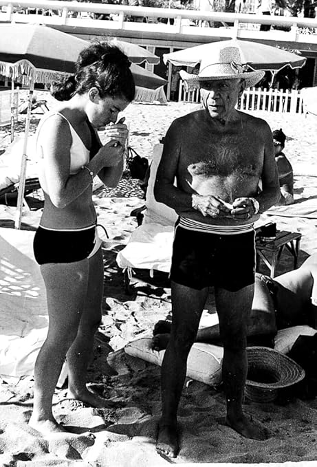 Amazon Com Pablo Picasso And Jacqueline Roque At The Beach Photo Print 24 X 30 Home Kitchen